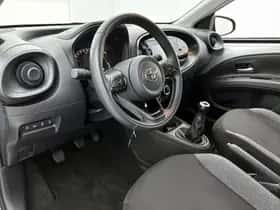 Toyota Aygo (2022) thumbnail 32