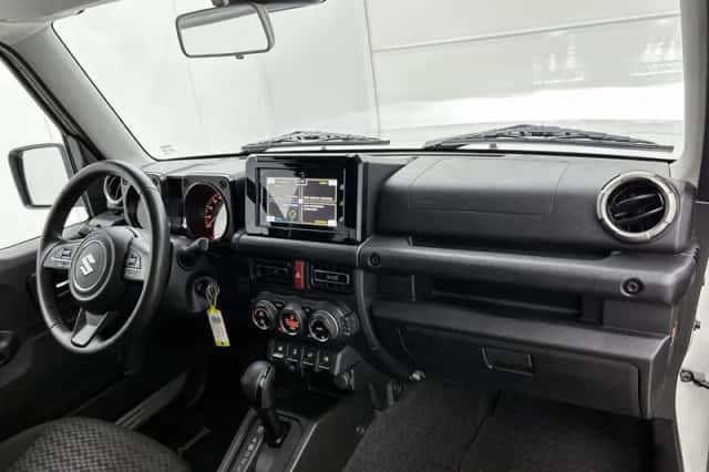 Suzuki Jimny (2020) thumbnail 6