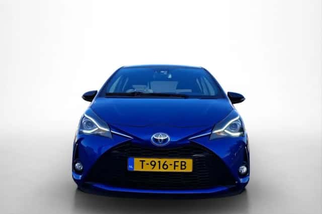 Toyota Yaris (2017) thumbnail 2