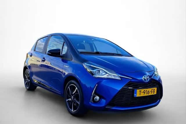 Toyota Yaris (2017) thumbnail 3