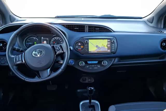 Toyota Yaris (2017) thumbnail 4