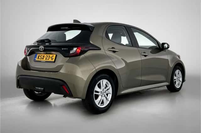Toyota Yaris (2024) thumbnail 2