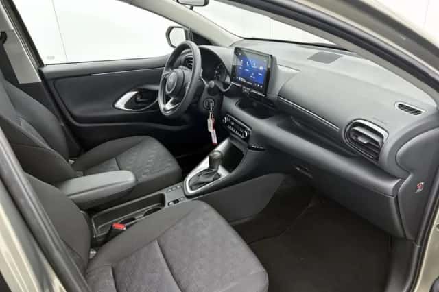 Toyota Yaris (2024) thumbnail 6