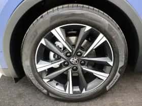 Toyota C-HR (2025) thumbnail 6