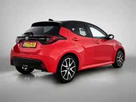Toyota Yaris (2021) thumbnail 2