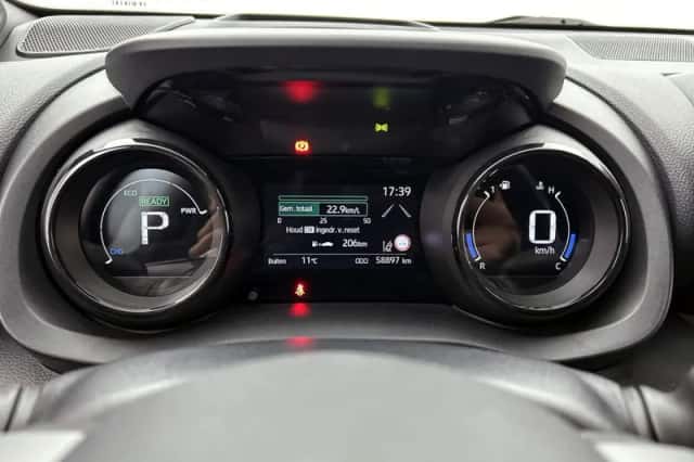 Toyota Yaris (2021) thumbnail 5