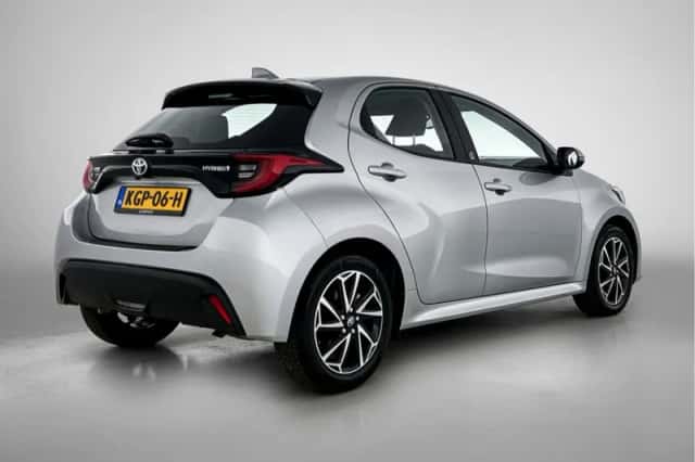 Toyota Yaris (2023) thumbnail 2