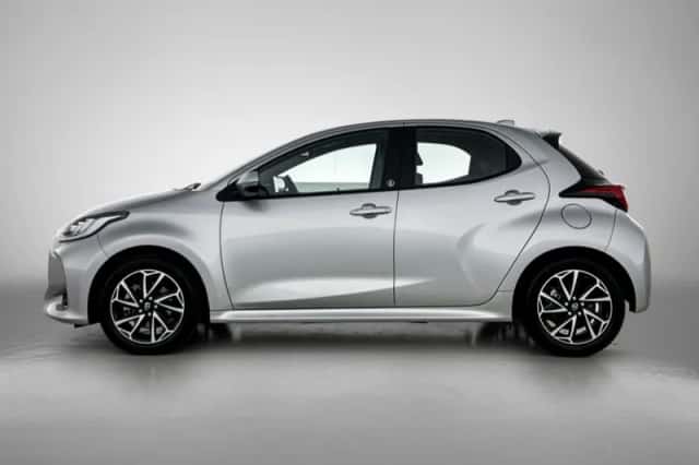 Toyota Yaris (2023) thumbnail 3