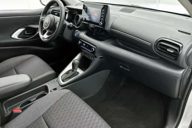 Toyota Yaris (2023) thumbnail 6
