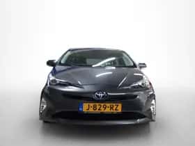 Toyota Prius (2016) thumbnail 2