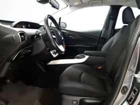 Toyota Prius (2016) thumbnail 12