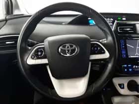 Toyota Prius (2016) thumbnail 17