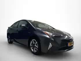 Toyota Prius (2016) thumbnail 3