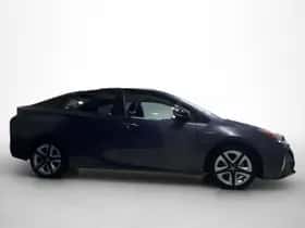 Toyota Prius (2016) thumbnail 4