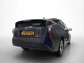 Toyota Prius (2016) thumbnail 5