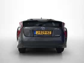 Toyota Prius (2016) thumbnail 6
