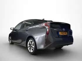 Toyota Prius (2016) thumbnail 7