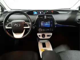 Toyota Prius (2016) thumbnail 9
