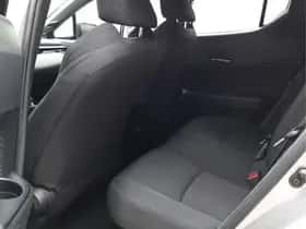 Toyota C-HR (2020) thumbnail 13