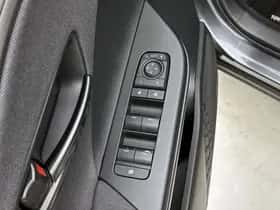 Toyota C-HR (2024) thumbnail 22