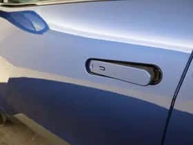Toyota C-HR (2025) thumbnail 4