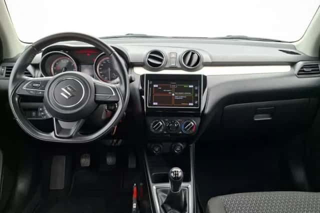 Suzuki Swift (2021) thumbnail 4