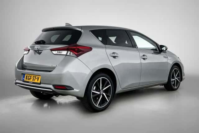 Toyota Auris (2018) thumbnail 2