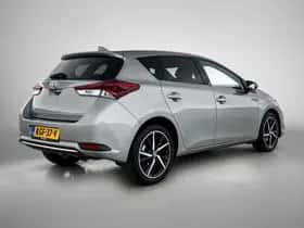 Toyota Auris (2018) thumbnail 2