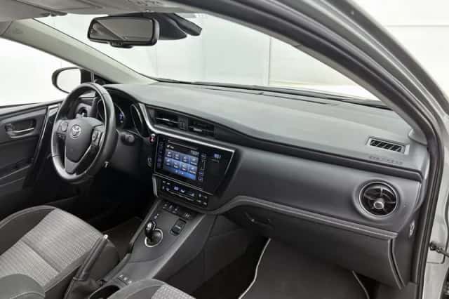 Toyota Auris (2018) thumbnail 6