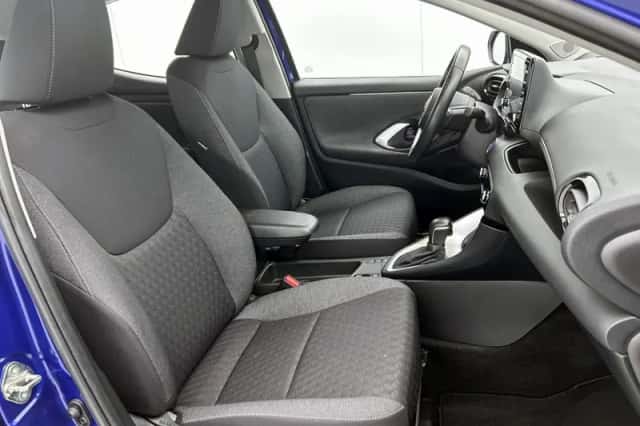 Toyota Yaris (2021) thumbnail 3