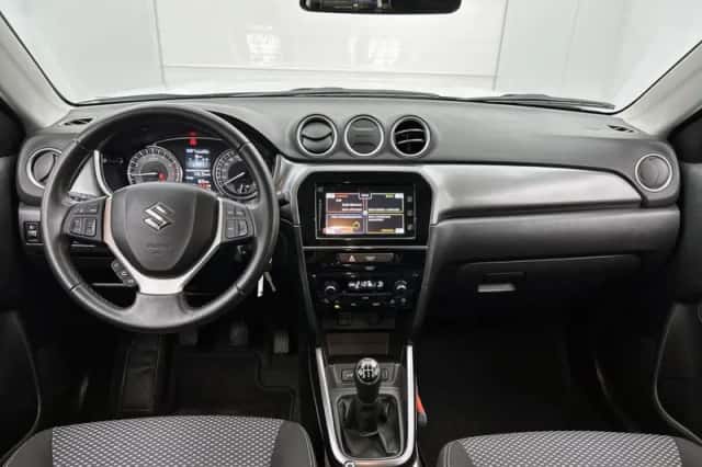 Suzuki Vitara (2020) thumbnail 4