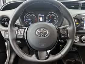 Toyota Yaris (2018) thumbnail 16