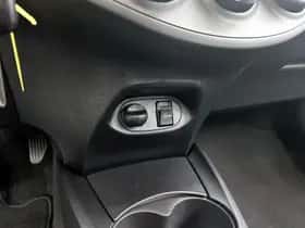 Toyota Yaris (2018) thumbnail 23