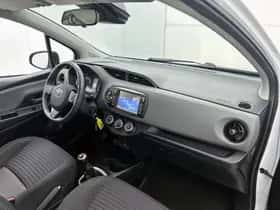 Toyota Yaris (2018) thumbnail 6
