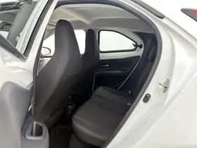 Toyota Aygo (2023) thumbnail 16