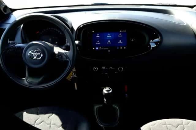 Toyota Aygo (2023) thumbnail 4