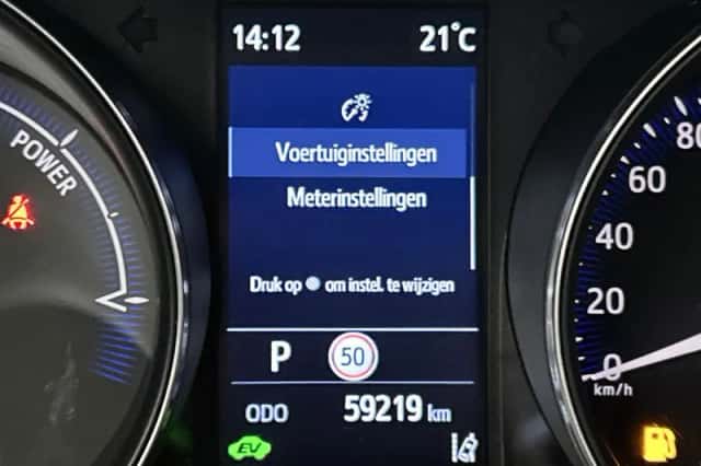 Toyota C-HR (2023) thumbnail 5