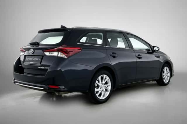 Toyota Auris (2017) thumbnail 2