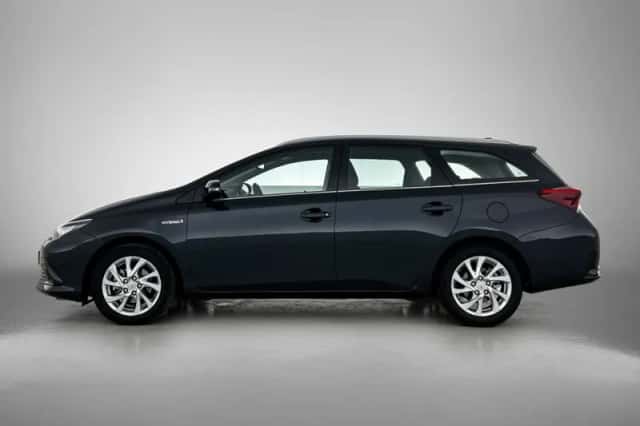 Toyota Auris (2017) thumbnail 3