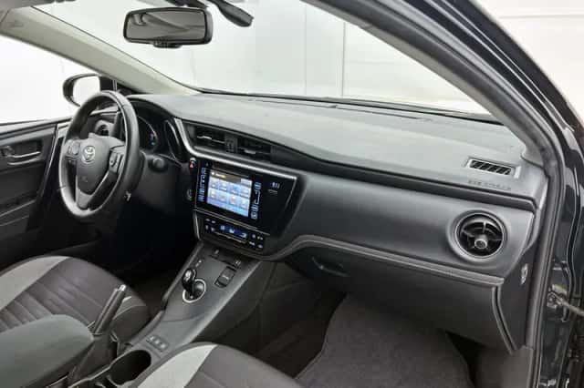 Toyota Auris (2017) thumbnail 6
