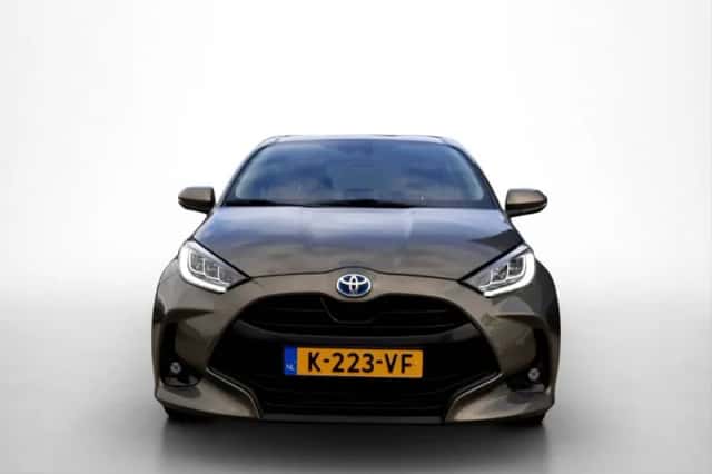 Toyota Yaris (2021) thumbnail 2