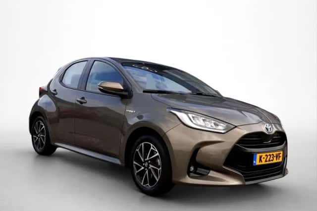 Toyota Yaris (2021) thumbnail 3