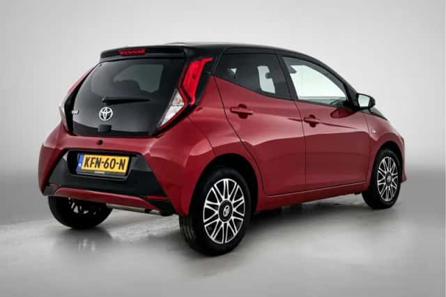 Toyota Aygo (2021) thumbnail 2