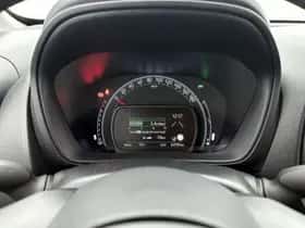 Toyota Aygo (2022) thumbnail 5