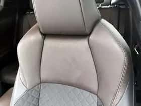Toyota C-HR (2019) thumbnail 35