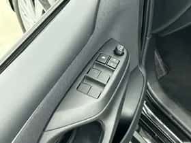 Toyota Yaris (2024) thumbnail 24