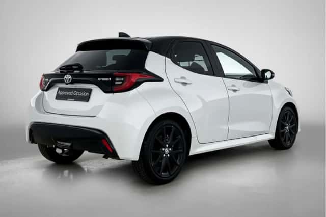 Toyota Yaris (2023) thumbnail 2