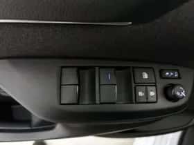 Toyota Yaris (2023) thumbnail 22