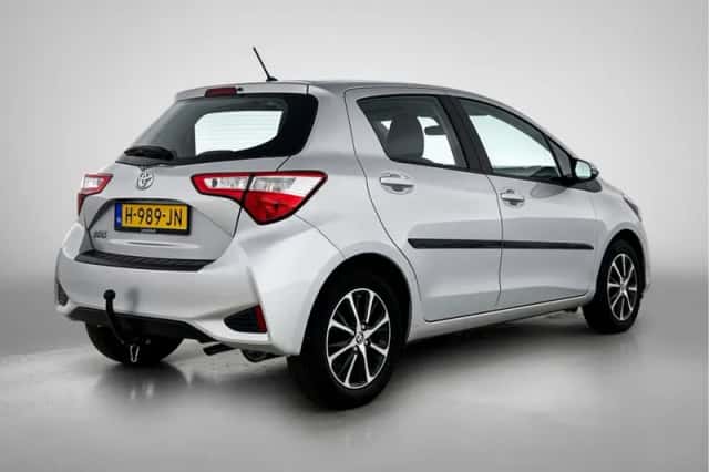 Toyota Yaris (2020) thumbnail 2