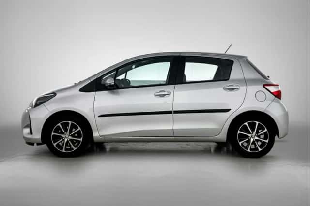 Toyota Yaris (2020) thumbnail 3